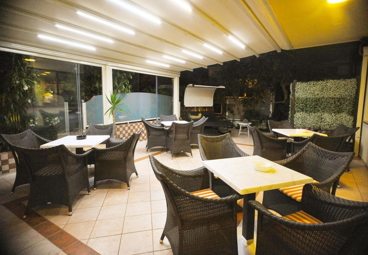 Hotel Tulipe Nazionale リッチョーネ エクステリア 写真