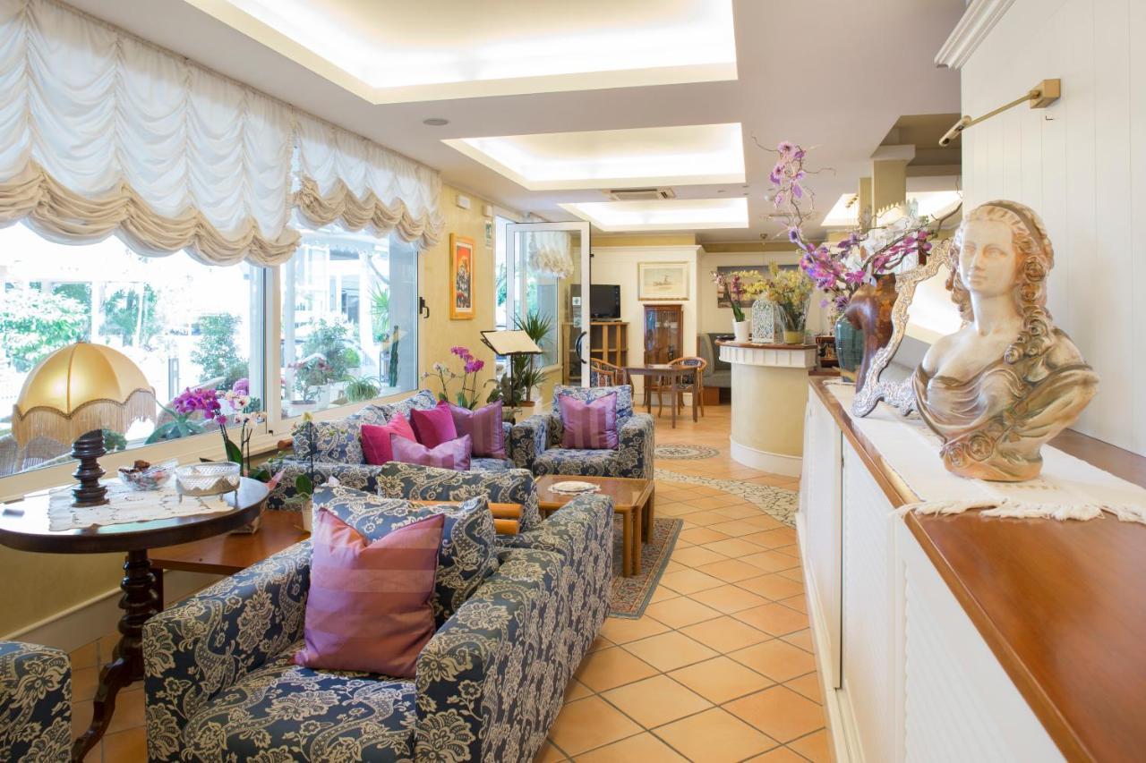 Hotel Tulipe Nazionale リッチョーネ エクステリア 写真